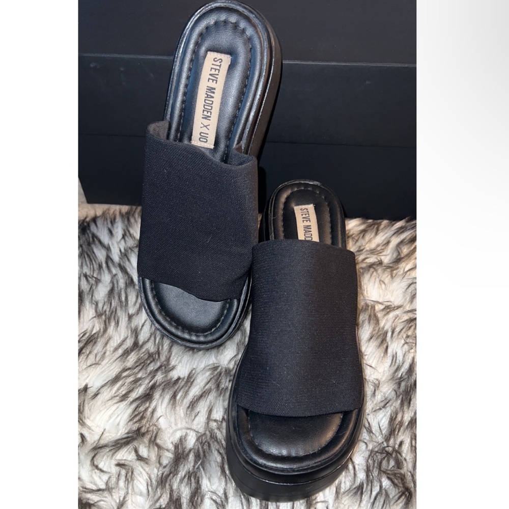 Steve Madden X UO Exclusive Scrunchy Platform Sandal